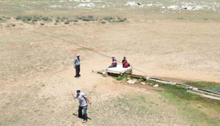 2 bin 500 rakımlı yaylada drone gören çoban sopa ile drone kovaladı