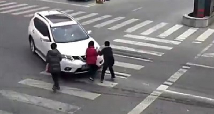 2 yılda 8 kaza yapan kadın sürücü bu kez yayaları ezdi