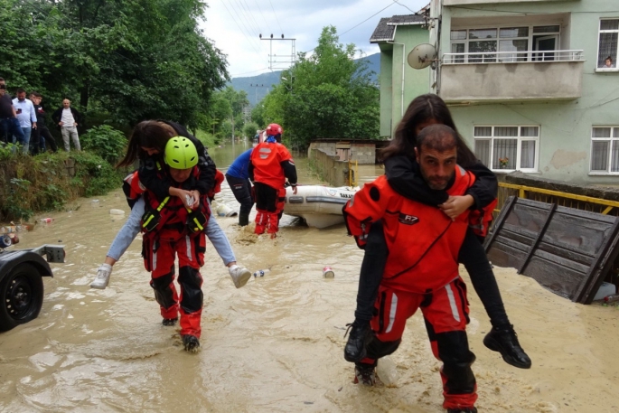 AFAD, Batı Karadeniz'de meydana gelen aşırı yağışlardaki son durumu açıkladı