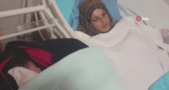 Askerin hastaneye yetiştirdiği Suriyeli Pınar bebek dünyaya gözlerini açtı