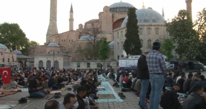 Ayasofya Camii’nde 87 yıl sonra ilk kez Ramazan Bayramı namazı kılındı