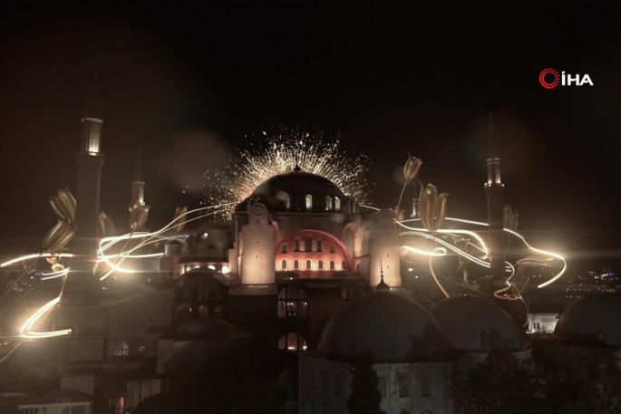 Ayasofya'da İstanbul'un fethine özel gösteri düzenlendi
