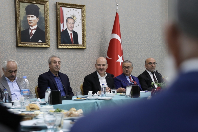 Bakan Soylu Diyarbakır'da kanaat önderleriyle bir araya geldi