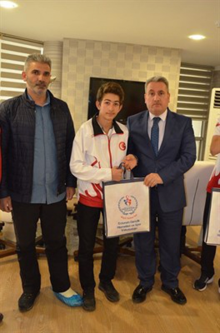 Balkanların altın tekmelerine kutlama