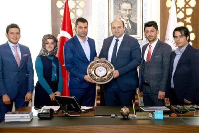 BAŞKAN ORHAN, AK GENÇLERİ AĞIRLADI