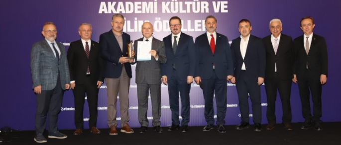 BAŞKAN SEKMEN “YILIN YÖNETİCİSİ” ÖDÜLÜNÜ ALDI