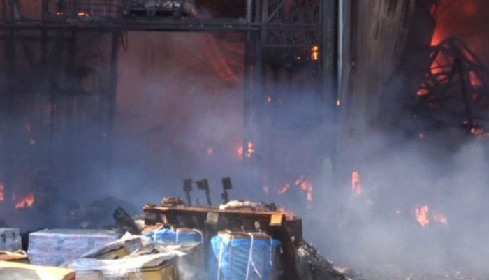 Bin 200 kişinin çalıştığı çivi fabrikasında büyük yangın