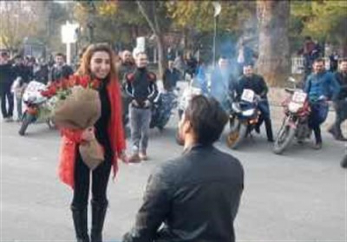 Böyle olur motorcunun evlilik teklifi >Tıkla İzle>