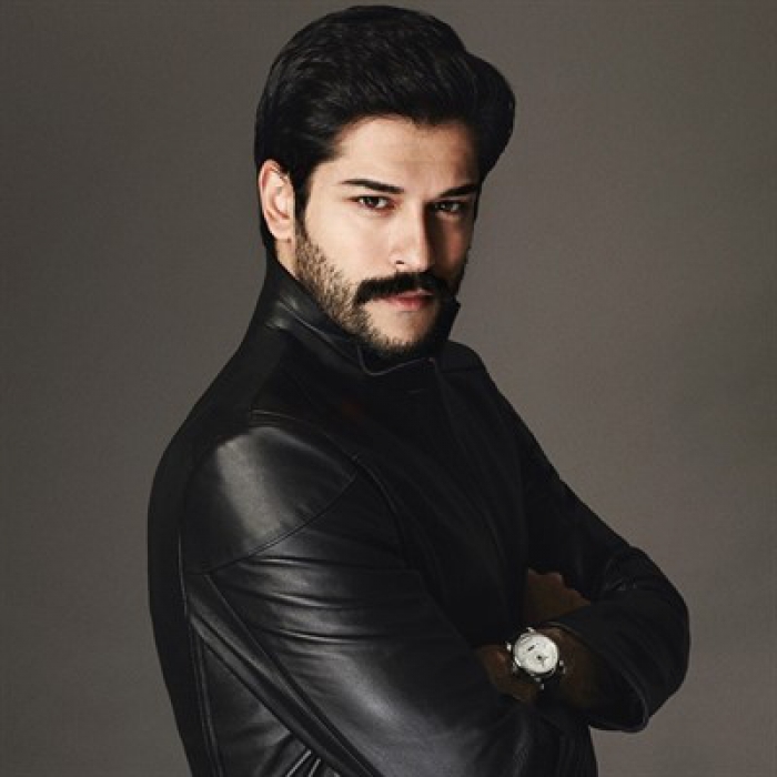 Burak Özçivit Kimdir?