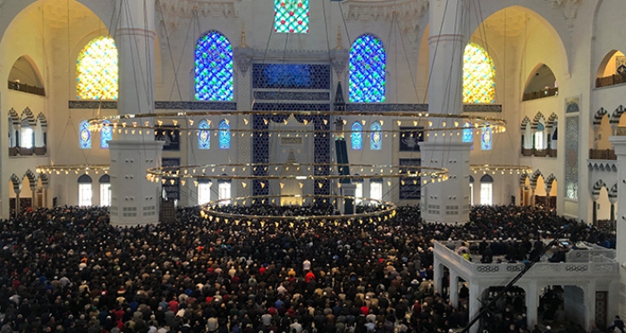 Büyük Çamlıca Camii Ramazan’ın ilk cumasında doldu taştı