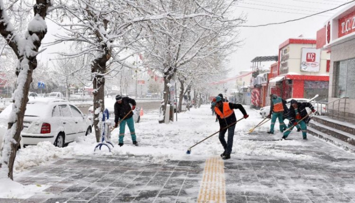 Büyükşehir’in Kar Timleri iş başında 