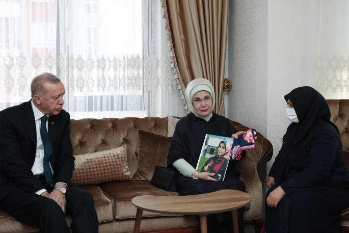 Cumhurbaşkanı Erdoğan'dan Başak Cengiz'in ailesine taziye ziyareti