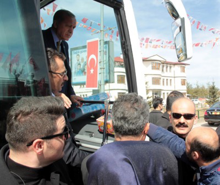 Cumhurbaşkanı Erdoğan, Erzurum’da ciritçiler tarafından karşılandı