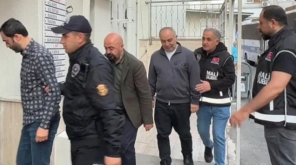 Dölekli'ye adli kontrol, Ayık'a tutuklama!