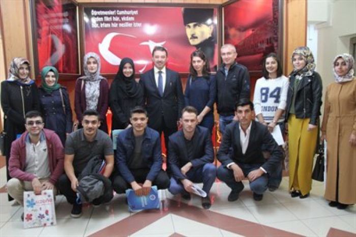 Erzurum’a ataması yapılan öğretmenler çiçeklerle karşılandı