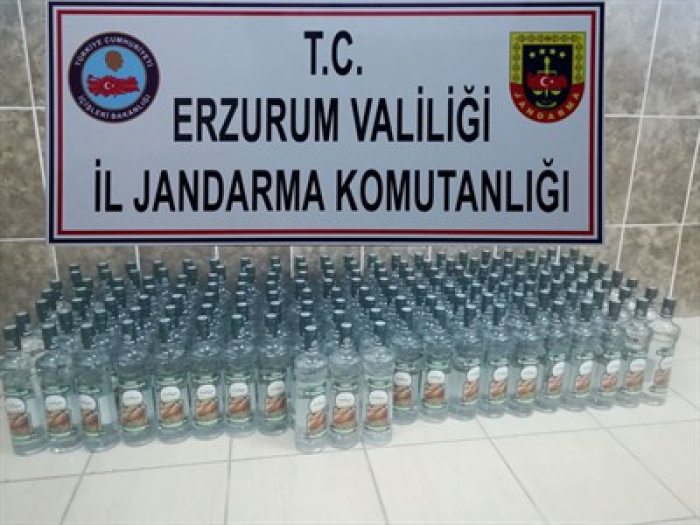 Erzurum’da 161 şişe kaçak alkol ile bin paket kaçak sigara ele geçirildi 