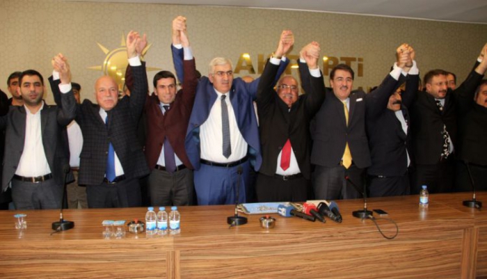 Erzurum’da 450 kişi, İyi Parti’den istifa ederek AK Parti’ye katıldı