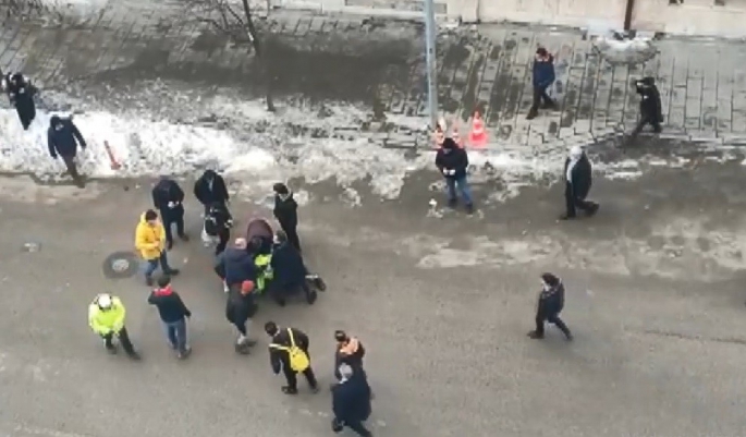 Erzurum'da Aracıyla polisi sürükledi, böyle kaçtı