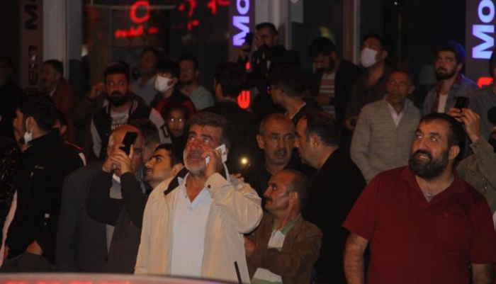 Erzurum’da Balkondaki intihar girişimini film gibi izleyip telefonları ile görüntülediler…