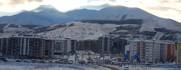 Erzurum'da Beklenen Kar Yağdı Ve Şehir Beyaza Büründü