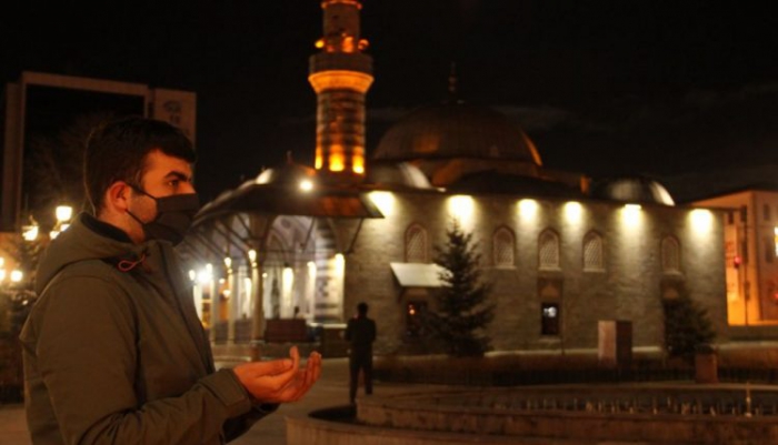Erzurum’da Berat gecesi camilerden dualar yükseldi