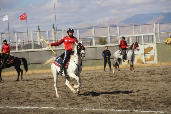 Erzurum’da Cirit 1. Lig müsabakaları devam ediyor