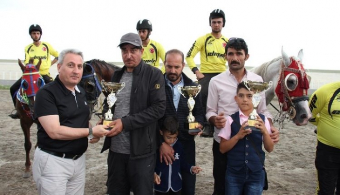 Erzurum’da Cirit 100. yıl şampiyonlarına kupa 