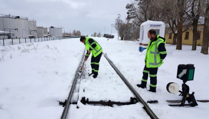 Erzurum’da Demiryolu işçilerinin zorlu kış mesaisi 