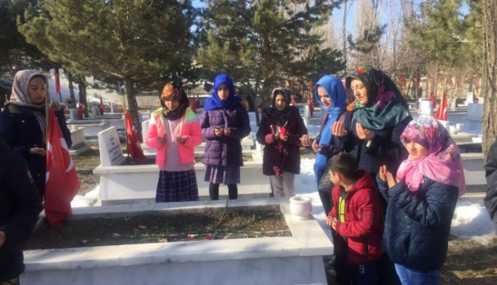 Erzurum’da Devlet korumasındaki çocuklardan şehitliklere ziyaret 