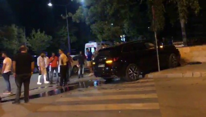 Erzurum'da dikkatsiz sürücüler kavşakta kafa kafaya çarpıştı