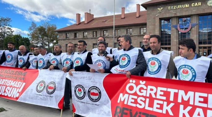  Erzurum'da Eğitim Bir Sen üyeleri meslek kanununun iyileştirilmesini istiyor