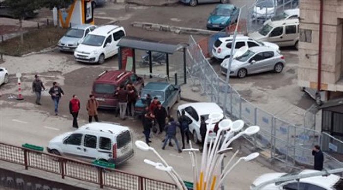 Erzurum’da erkeklerin kavgasını kızlar araya girerek ayırdı