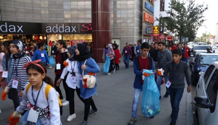 Erzurum’da Gençler Sosyal Medyadan Duyuru Yapıp Şehirde Mıntıka Yaptılar