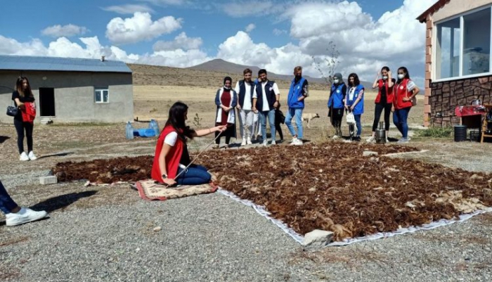 Erzurum’da Gönüllü gençler bir günlük köy yaşantısına tanıklık etti
