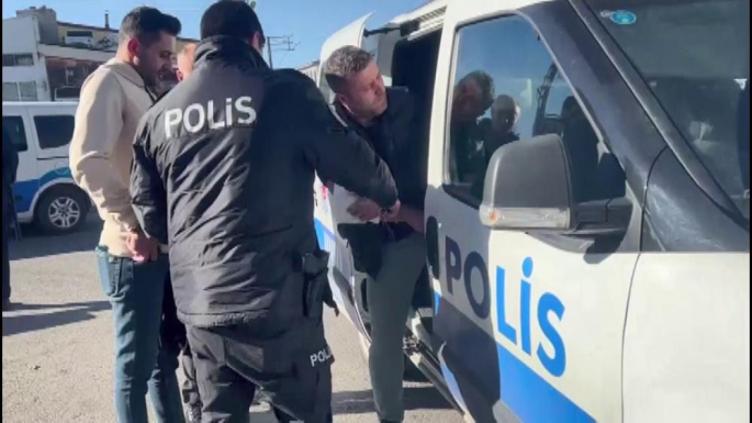 Erzurum'da işten ayrıldığı firmaya alacağı para için gitti çalışanlara bıçakla saldırdı