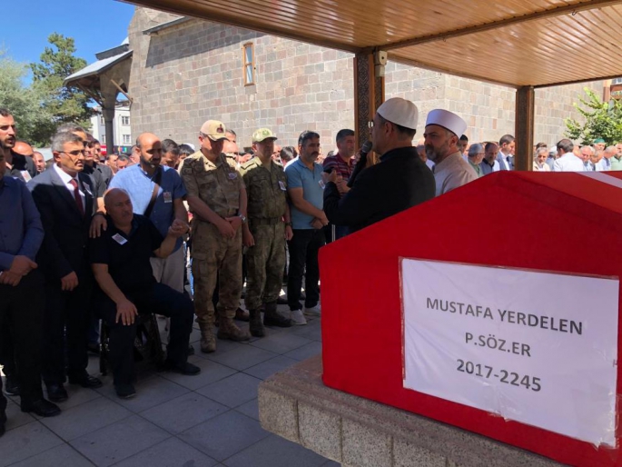 Erzurum'da kalp krizi geçirerek hayatını kaybeden sözleşmeli er son yolculuğuna uğurlandı