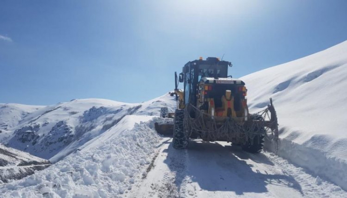 Erzurum’da kardan kapanan yollar bir bir açılıyor
