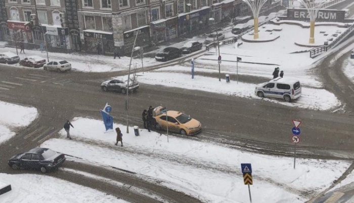 Erzurum’da kış geri döndü