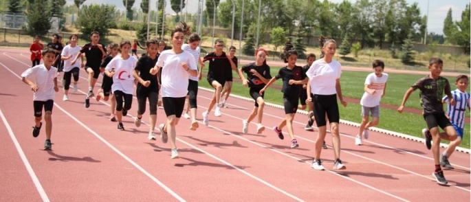 Erzurum'da Kongre kupası için koştular