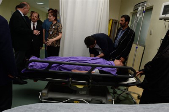 Erzurum'da öğrenci taşıyan minibüs devrildi: 14 yaralı