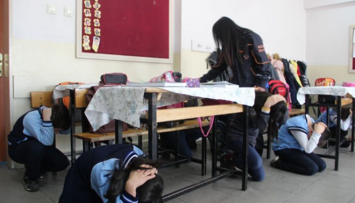Erzurum’da Öğrenciler Deprem Simülasyon Tırında depremi bire bir yaşadı 