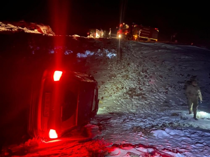 Erzurum'da Otomobil şarampole yuvarlandı: 1 ölü, 1 yaralı