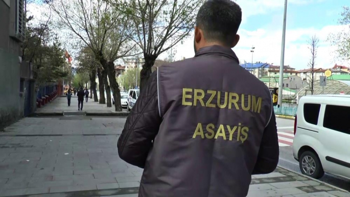 Erzurum’da polis bölgelerinde uygulama yaptı