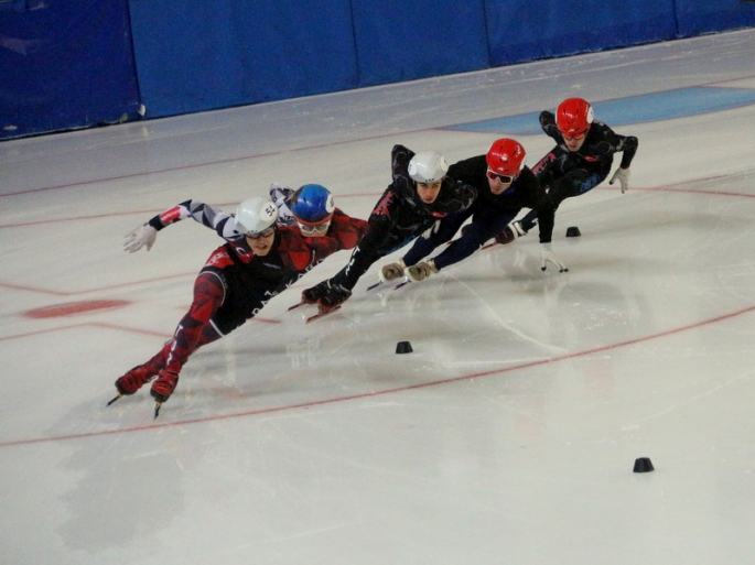 Erzurum'da Short Track Federasyon Kupası yarışları nefesleri kesti