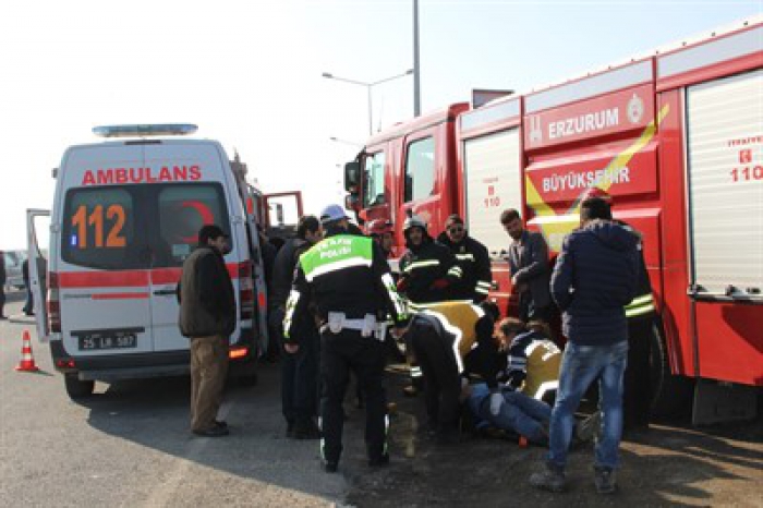 Erzurum’da tır ile otomobil çarpıştı: 5 yaralı