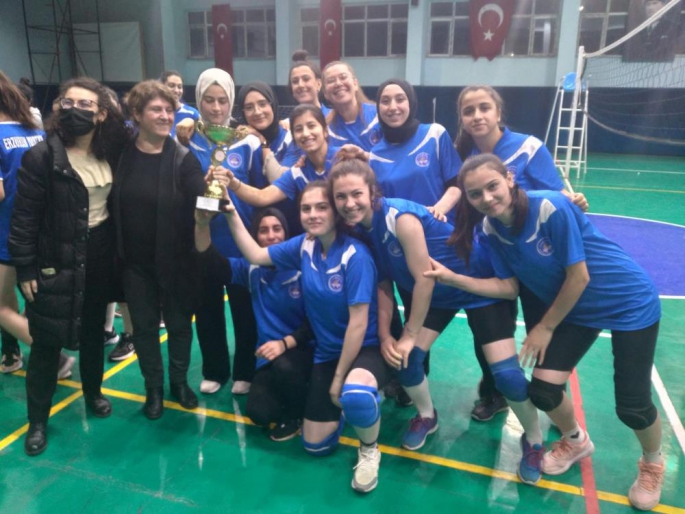 Erzurum'da Voleybol turnuvasında coştular