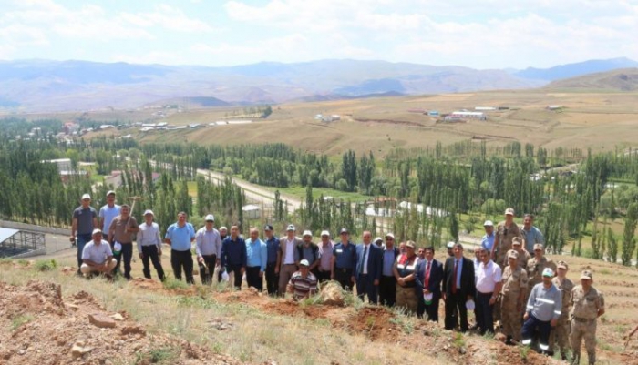 Erzurum Narman’da 251 şehit anısına 251 çam fidanı dikildi 