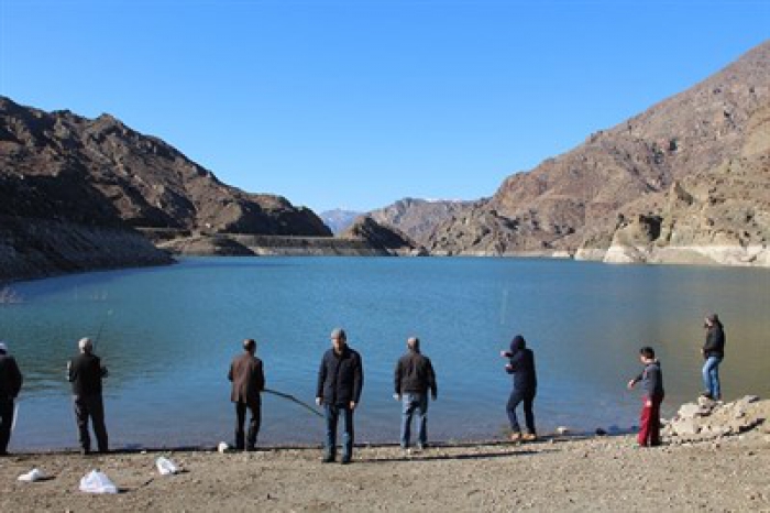 Erzurum Oltu Ayvalı barajında olta balıkçılığı keyfi 