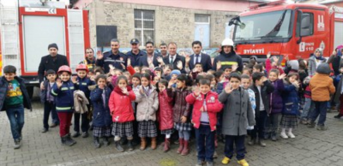 Erzurum Pasinler İbrahim Hakkı İlkokulu'nda yangın ve deprem tatbikatı 