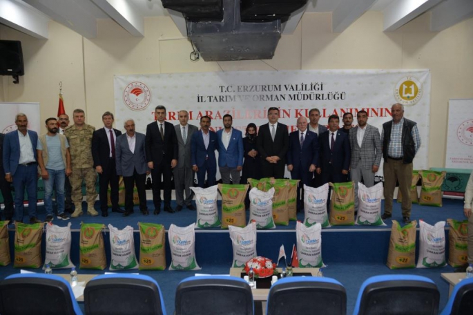 Erzurum Tekman’da çiftçilere 20 ton buğday tohumu dağıtıldı